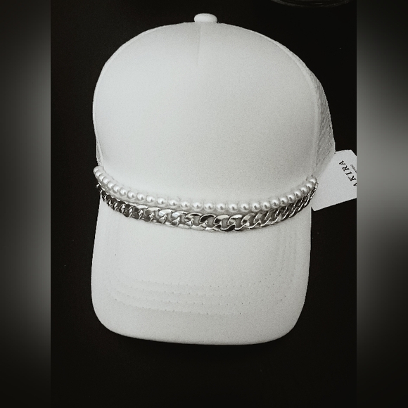 White Hat & Mini Acessory Bundle - Picture 2 of 7